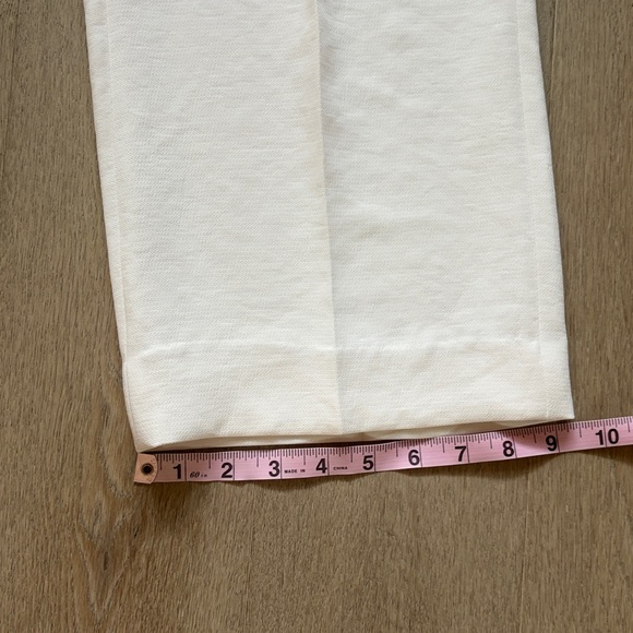 EUC aritzia effortless pant crepette CURVE FIT size 4 light birch - Picture 10 of 15